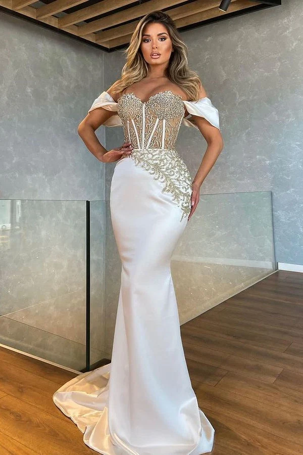 Robe de bal sirène blanche élégante à épaules dénudées avec des applications scintillantes et une longue traîne