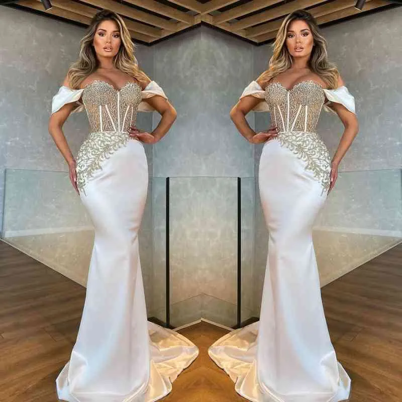 Robe de bal sirène blanche élégante à épaules dénudées avec des applications scintillantes et une longue traîne