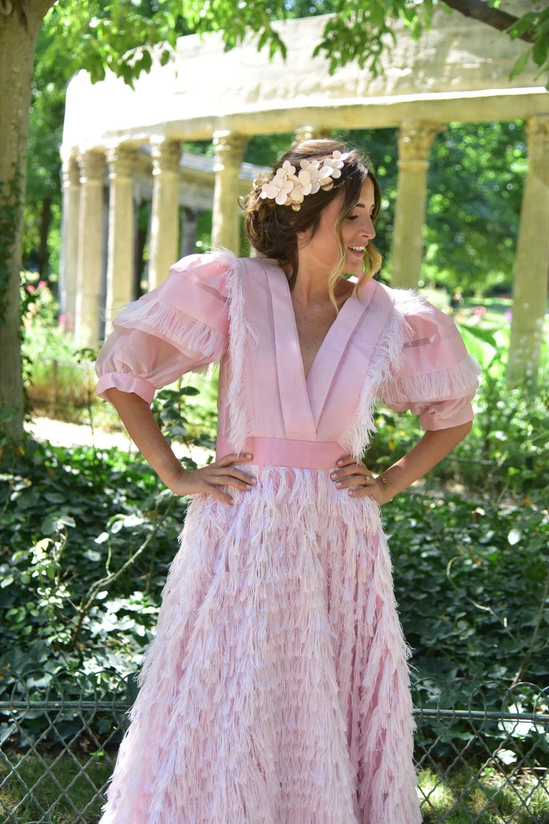 Robe longue du soir à plumes roses