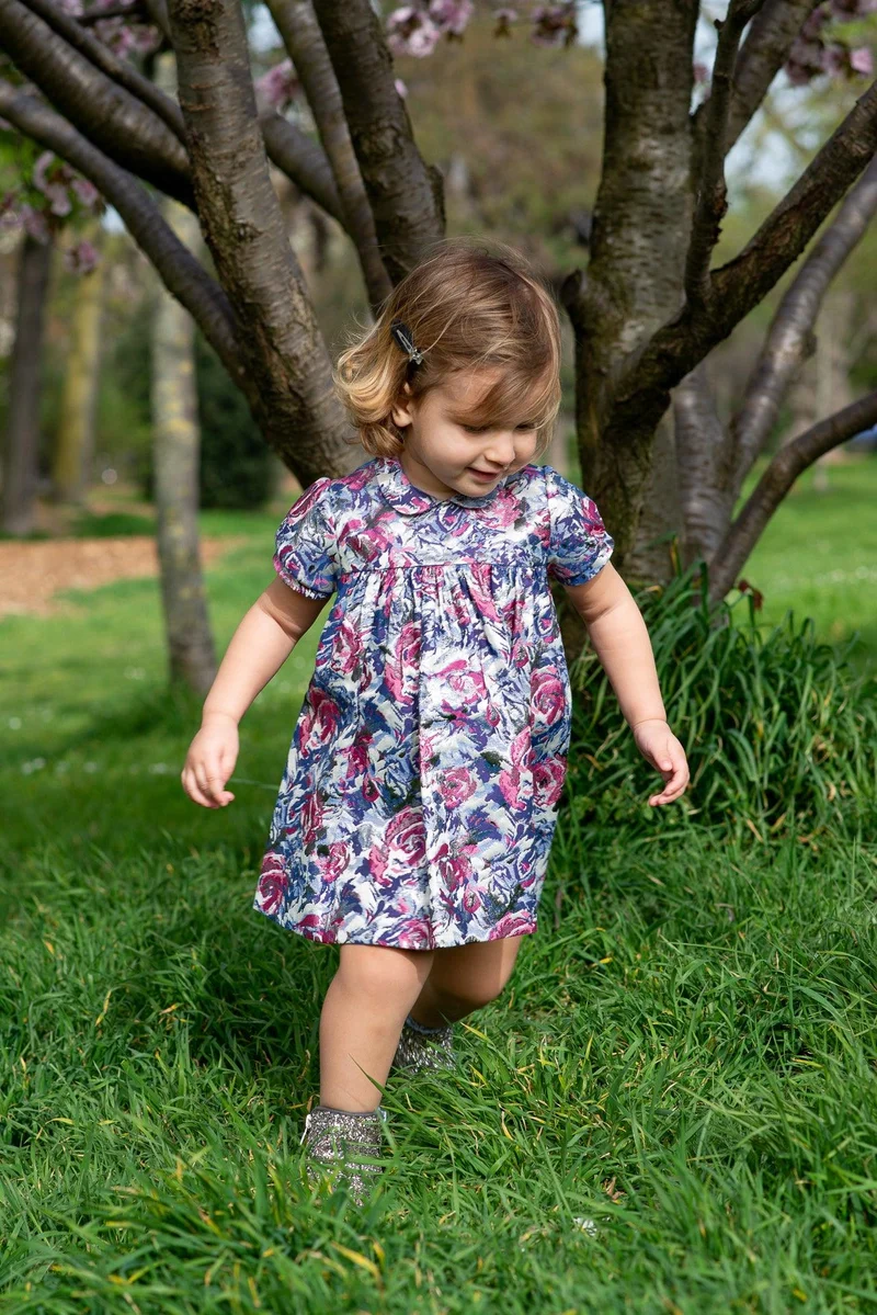 Robe fleurs bleues et roses - Modèle petite fille