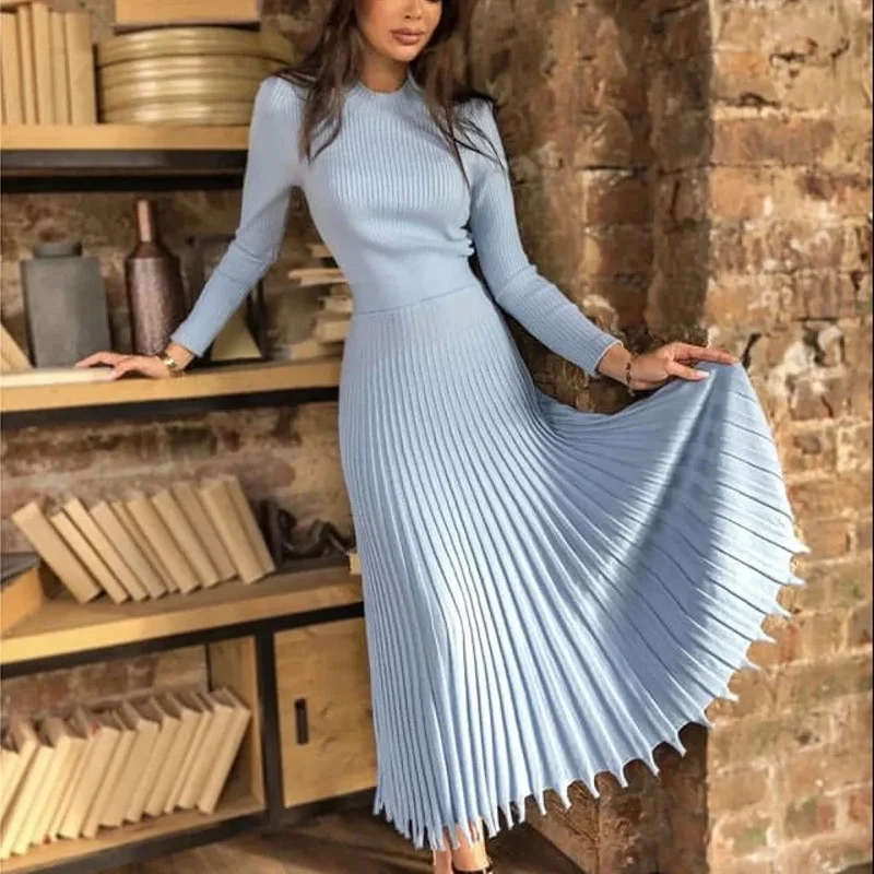 Robe midi en maille côtelée plissée manches longues