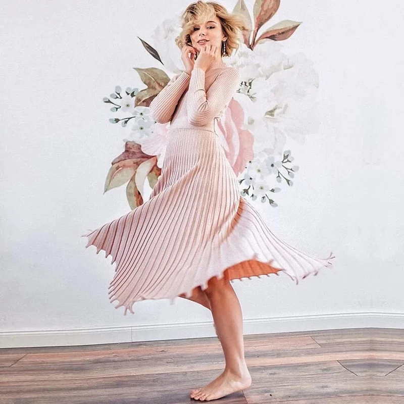 Robe midi en maille côtelée plissée manches longues