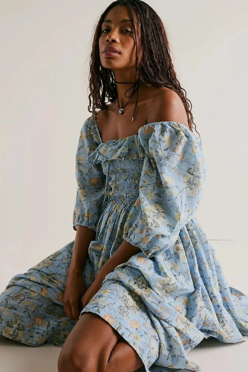 Robe fleurie bohème bleue col carré