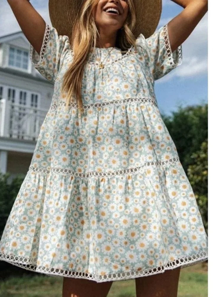Robe boho courte fleurie à petites marguerites