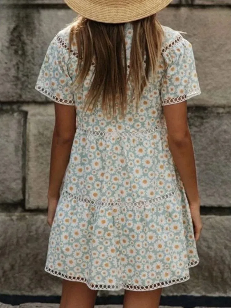Robe boho courte fleurie à petites marguerites