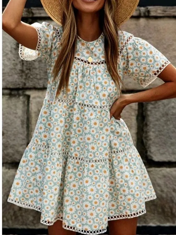 Robe boho courte fleurie à petites marguerites