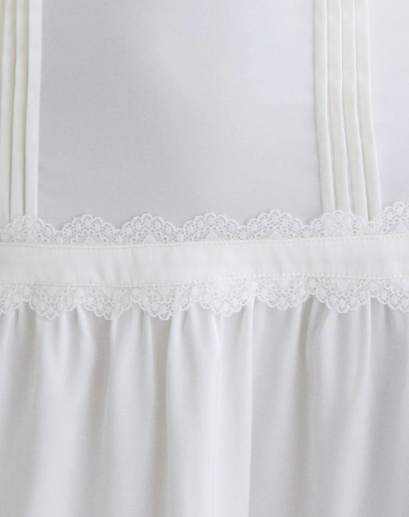 Mini robe en satin à volants Nesha, blanche
