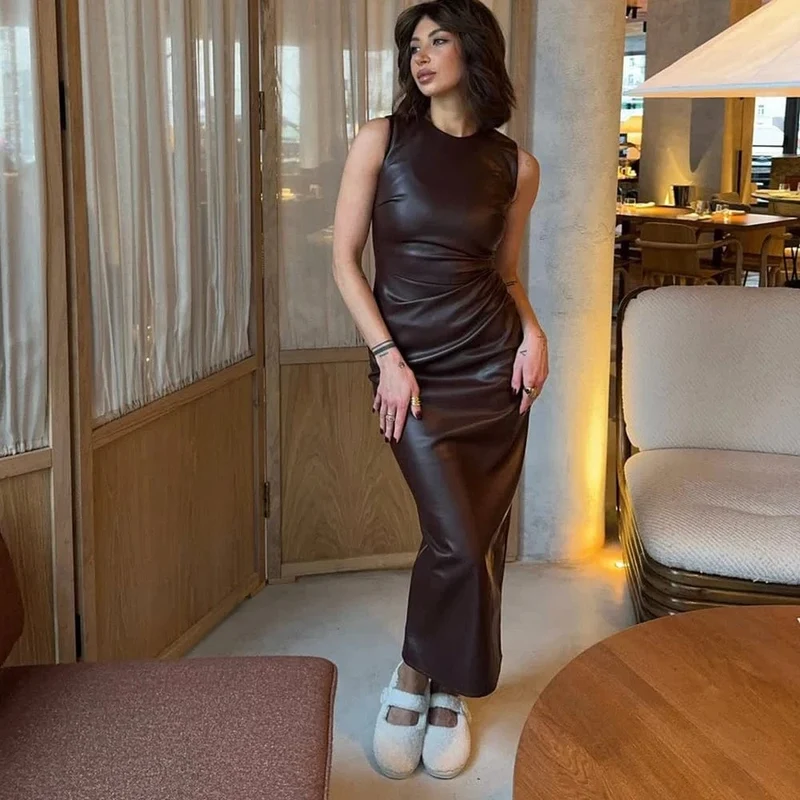 Robe longue sans manches en simili cuir