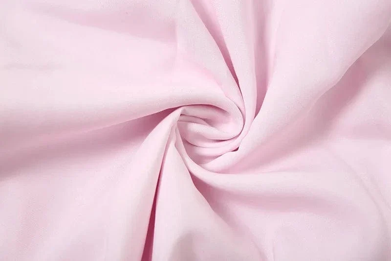 Robe courte à manches évasées avec laçage et fleurs décoratives