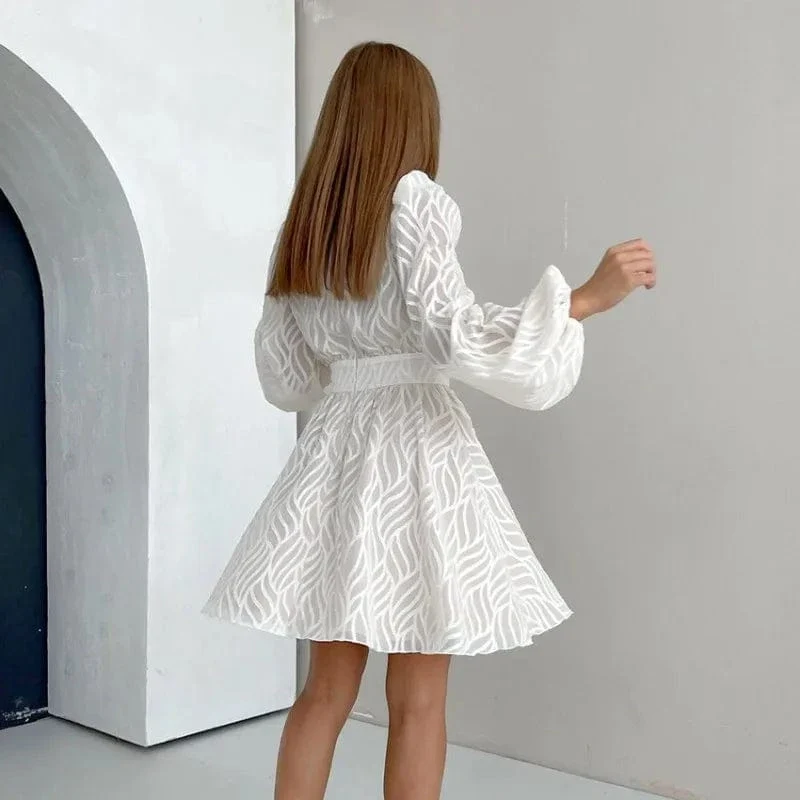 Robe évasée courte manches longues bouffantes