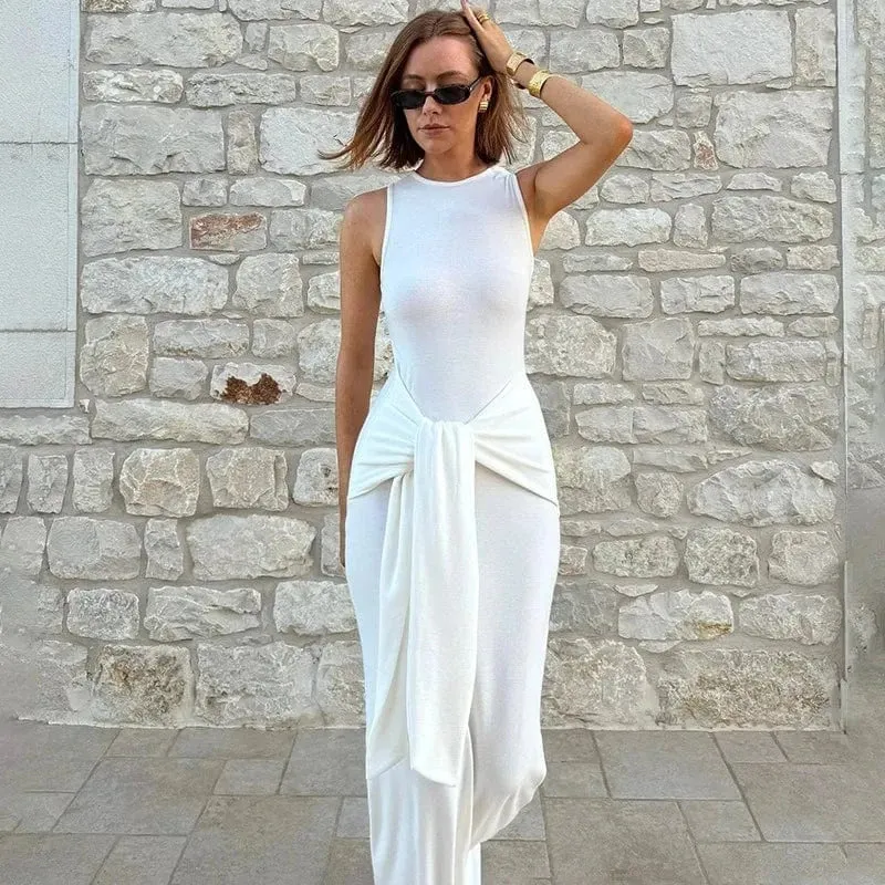 Robe blanche longue moulante sans manches