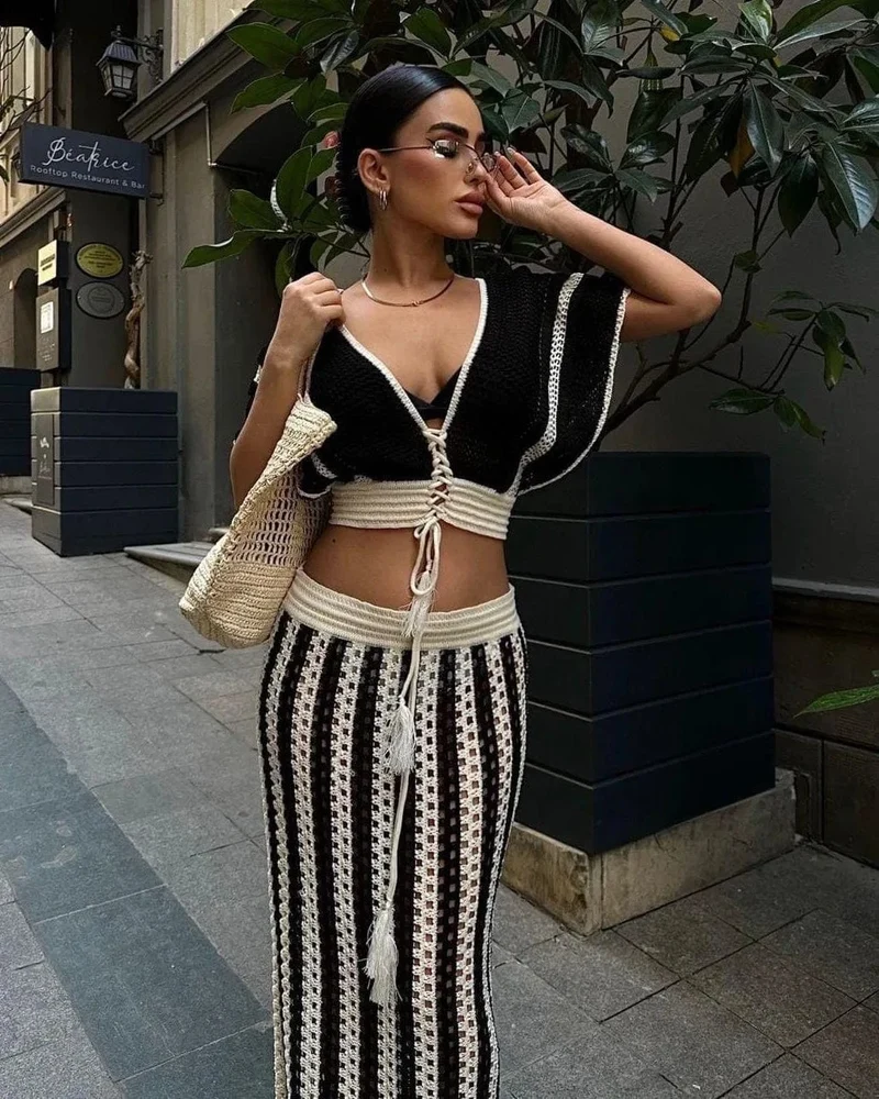 Ensemble été en maille rayée avec jupe longue ajourée et top court