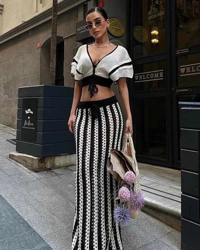 Ensemble été en maille rayée avec jupe longue ajourée et top court