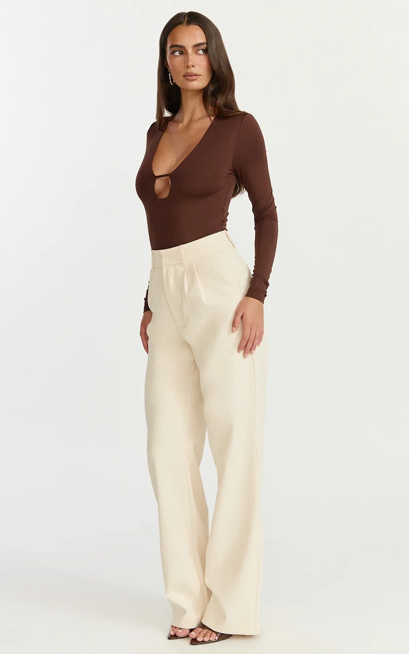 Ricki Bodysuit - Plunge Neck Long Sleeve Bodysuit in Chocolate