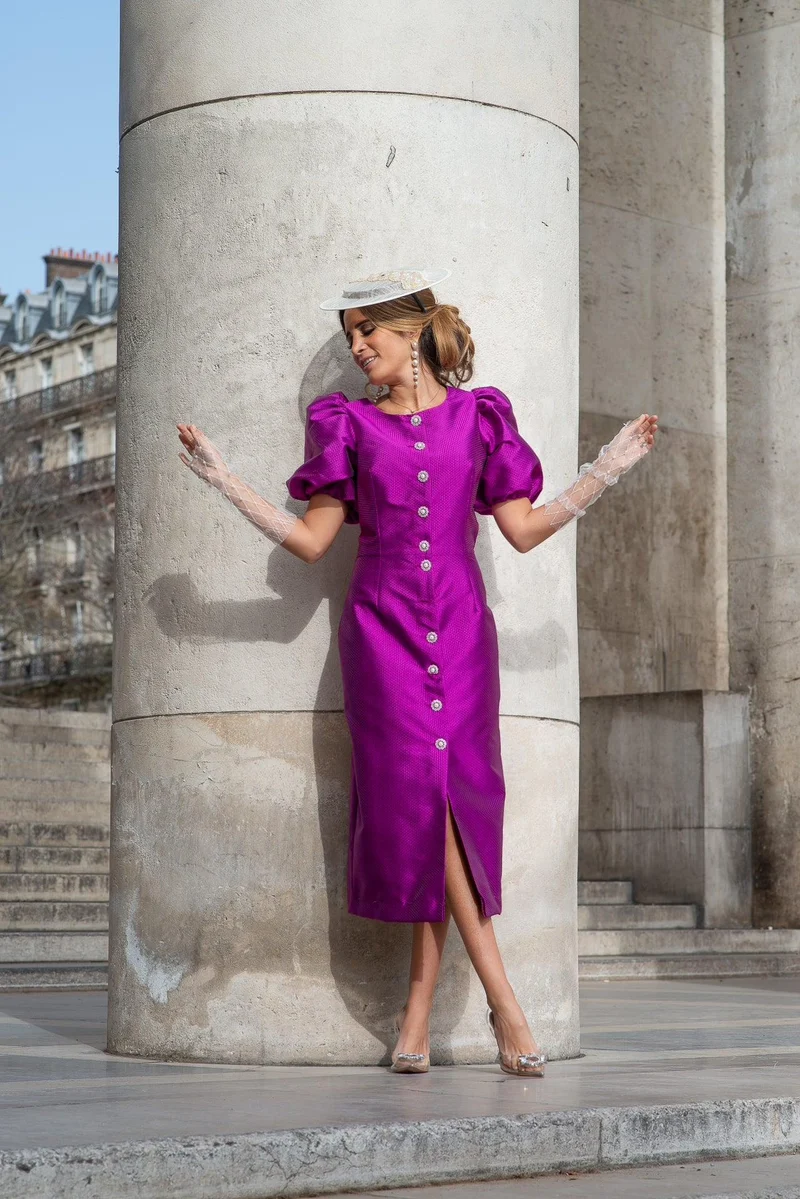 Robe midi violette à manches bouffantes et finitions bijoux