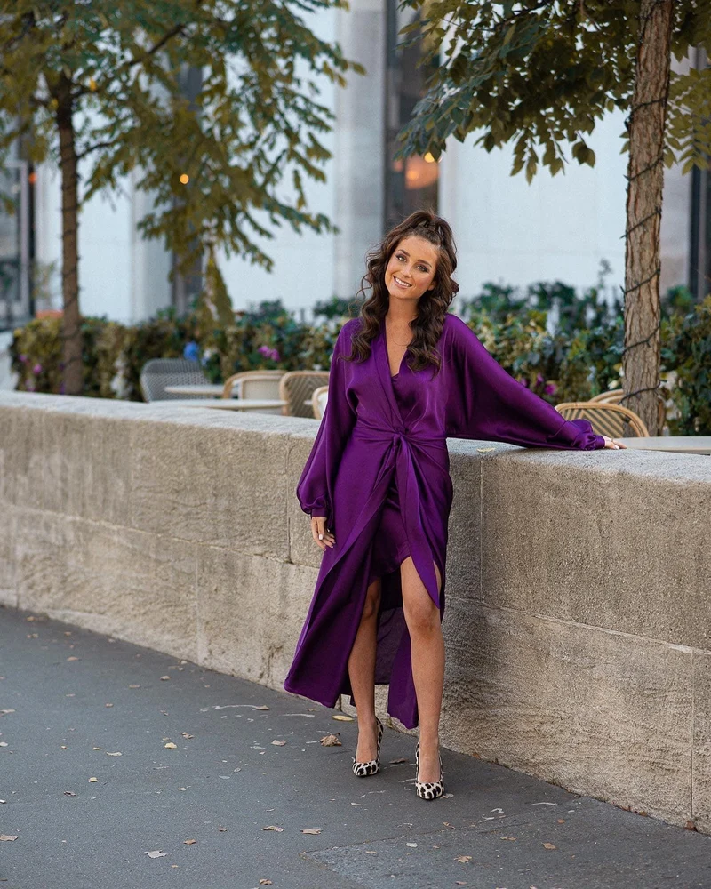 Robe drapée en soie violette