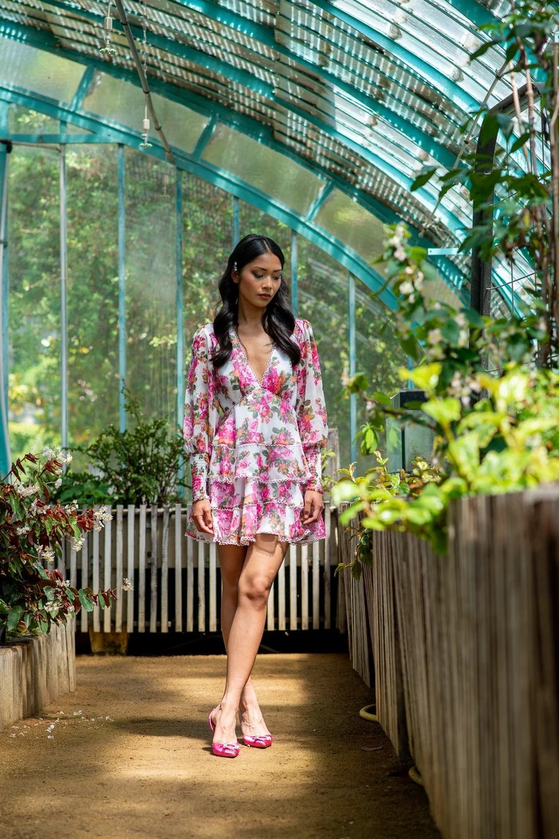 Robe courte à volants fleuris