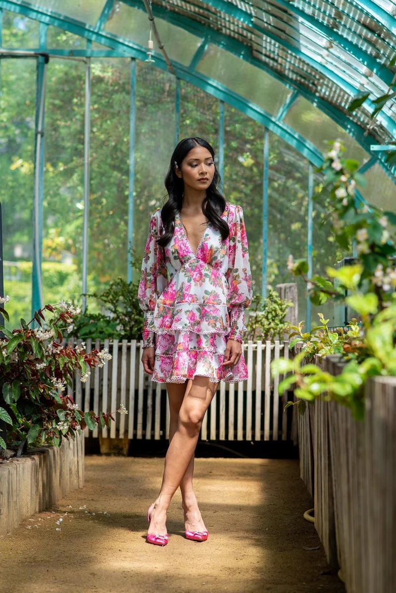 Robe courte à volants fleuris