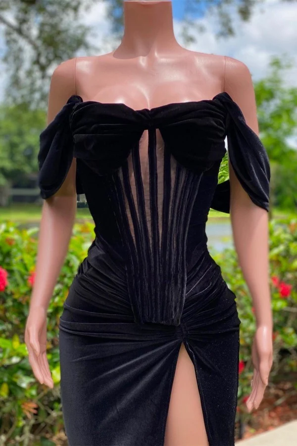 Robe de bal longue noire élégante en velours à épaules dénudées et fente latérale