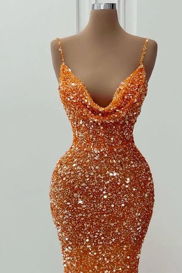 Robe de bal sirène à paillettes orange scintillantes : col en V élégant, bretelles spaghetti, coupe ajustée