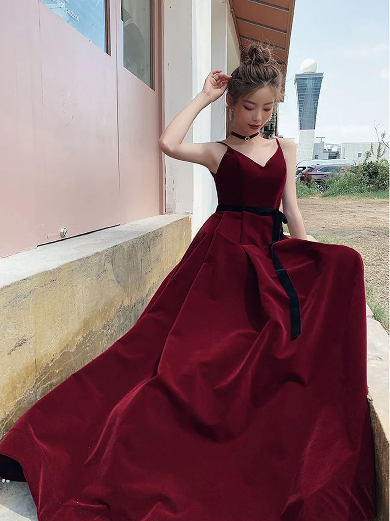 Robe de bal élégante en velours bordeaux, col en V, longueur au sol, pour les remises de diplômes et les soirées