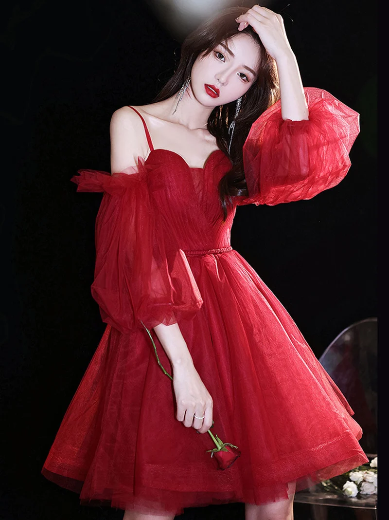 Robe de bal courte en tulle rouge élégante à col en cœur pour le retour à la maison