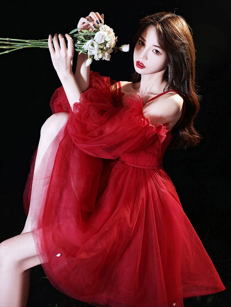Robe de bal courte en tulle rouge élégante à col en cœur pour le retour à la maison