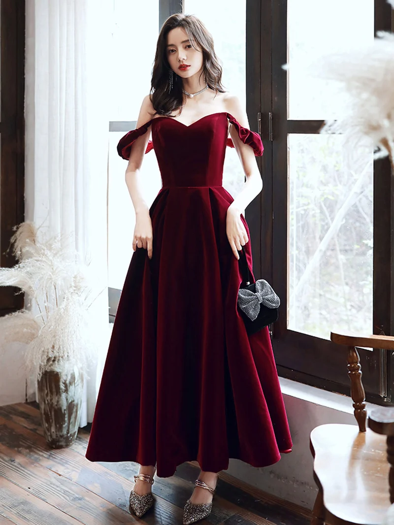 Robe de soirée élégante en velours bordeaux, longueur thé, coupe trapèze