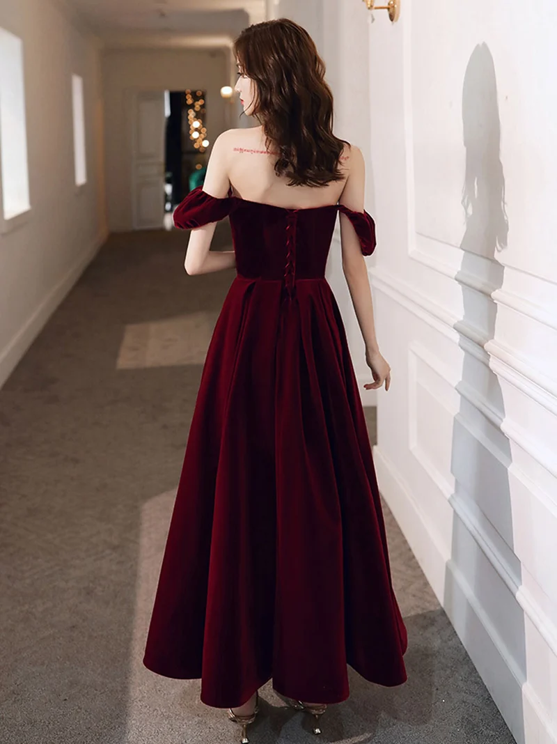 Robe de soirée élégante en velours bordeaux, longueur thé, coupe trapèze