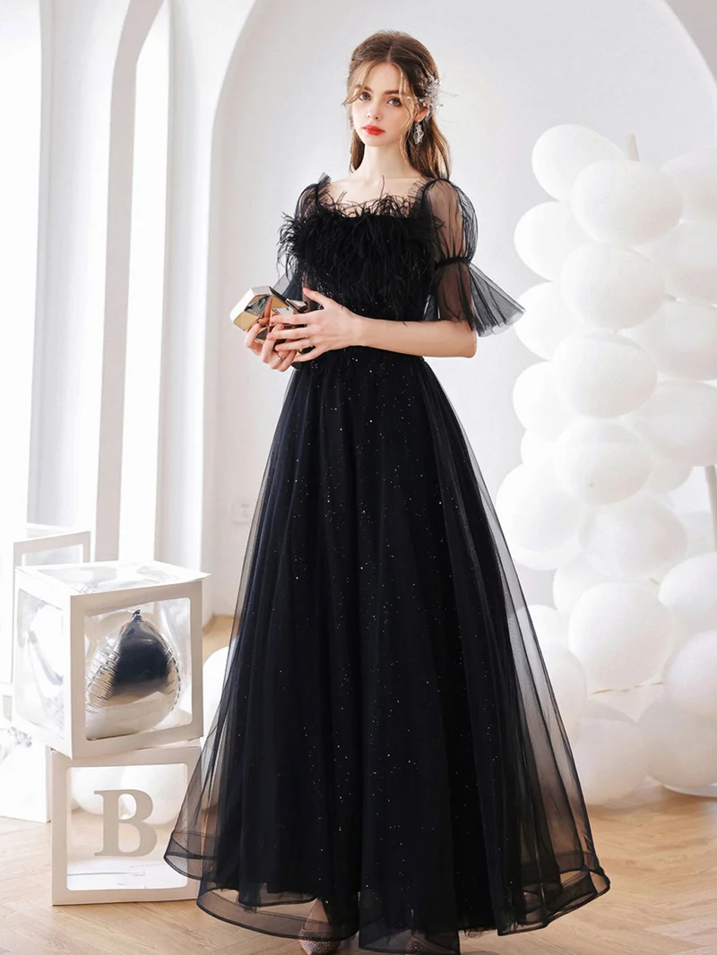 Robe de bal trapèze noire élégante en tulle avec dos lacé, longueur au sol et soutien-gorge intégré