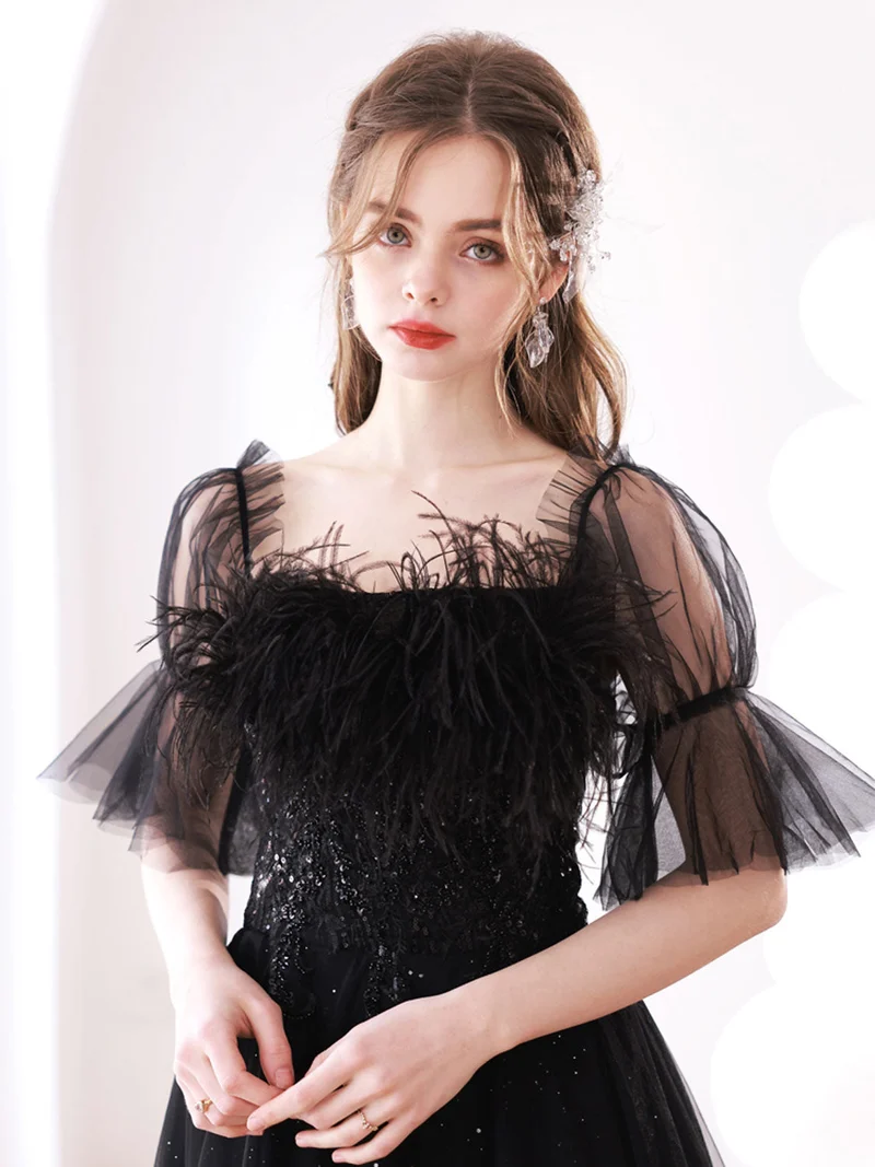 Robe de bal trapèze noire élégante en tulle avec dos lacé, longueur au sol et soutien-gorge intégré