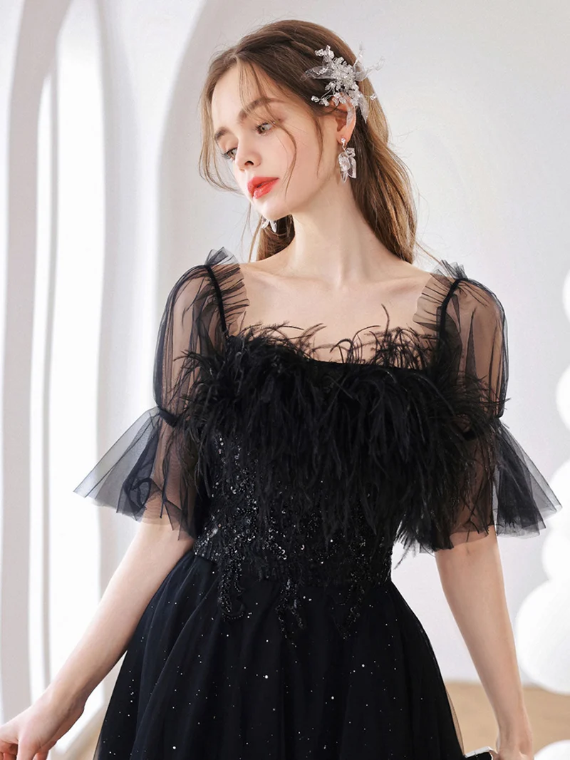 Robe de bal trapèze noire élégante en tulle avec dos lacé, longueur au sol et soutien-gorge intégré