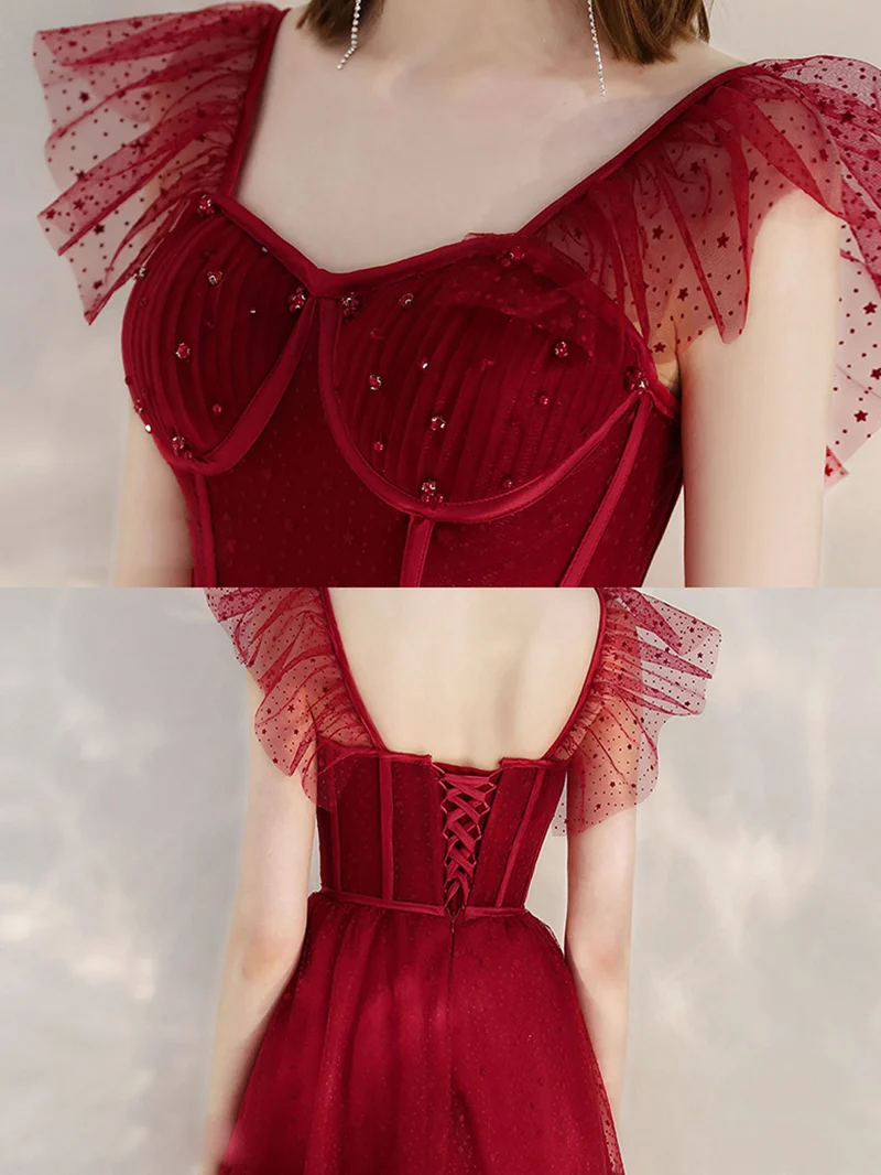Robe de bal courte élégante en tulle bordeaux avec décolleté en cœur et coupe trapèze
