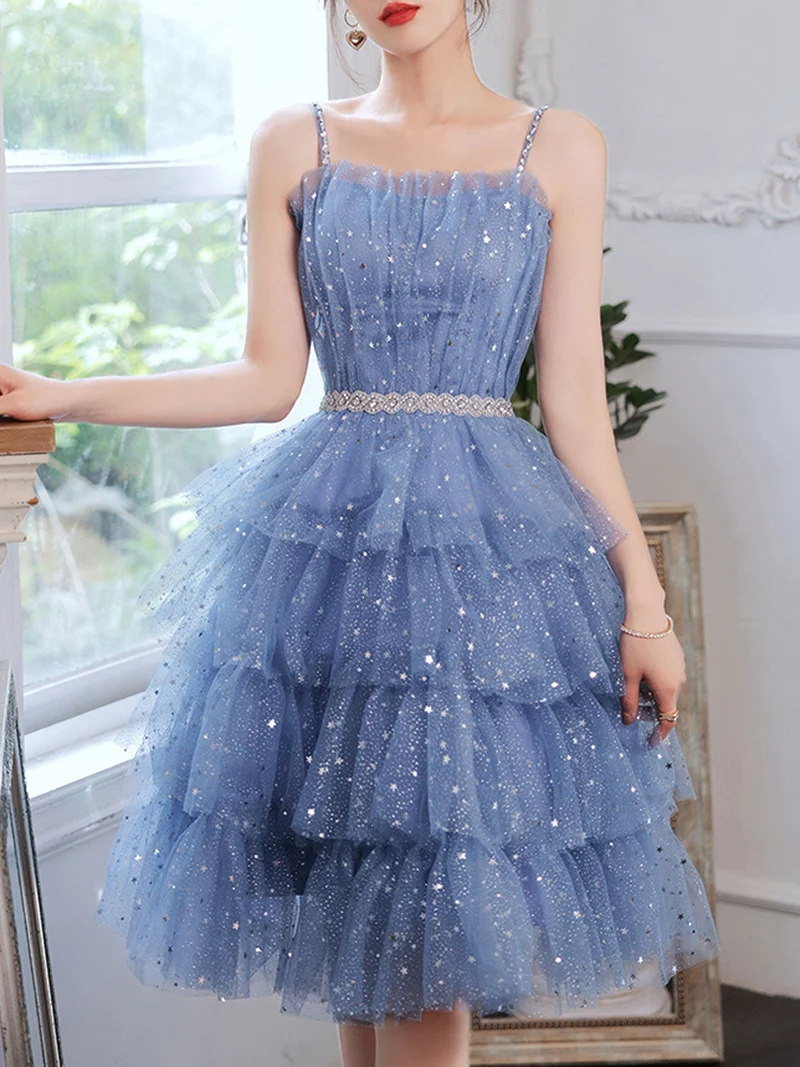 Robe de bal courte en tulle bleu élégant avec décolleté en cœur et coupe trapèze