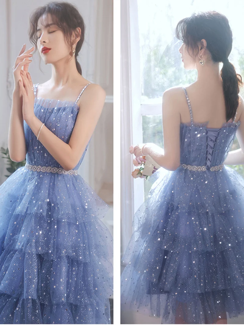 Robe de bal courte en tulle bleu élégant avec décolleté en cœur et coupe trapèze