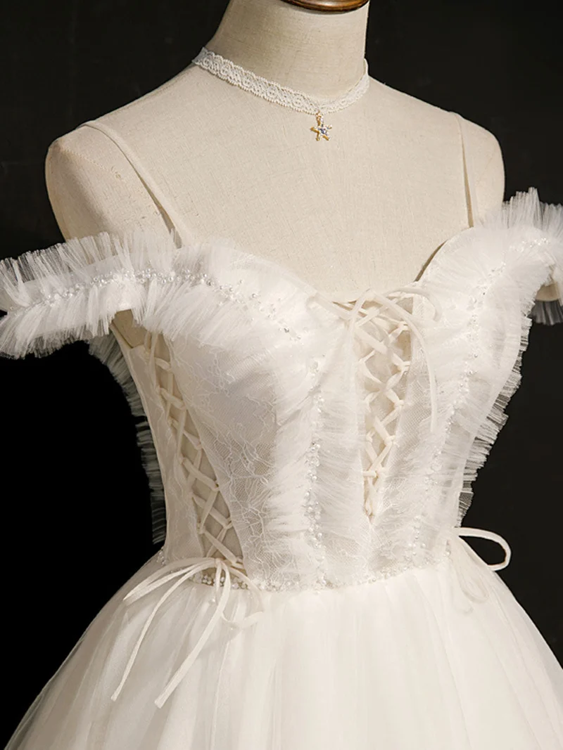 Robe de bal courte blanche élégante à épaules dénudées et tulle bouffant