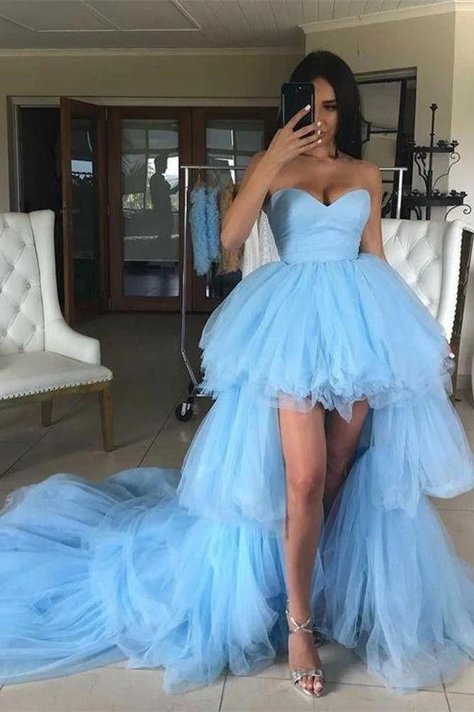 Robe de bal élégante en tulle bleu à décolleté en cœur et jupe superposée