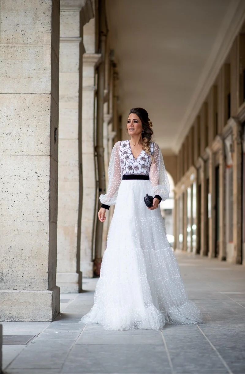 Robe Liban blanche à broderies noires