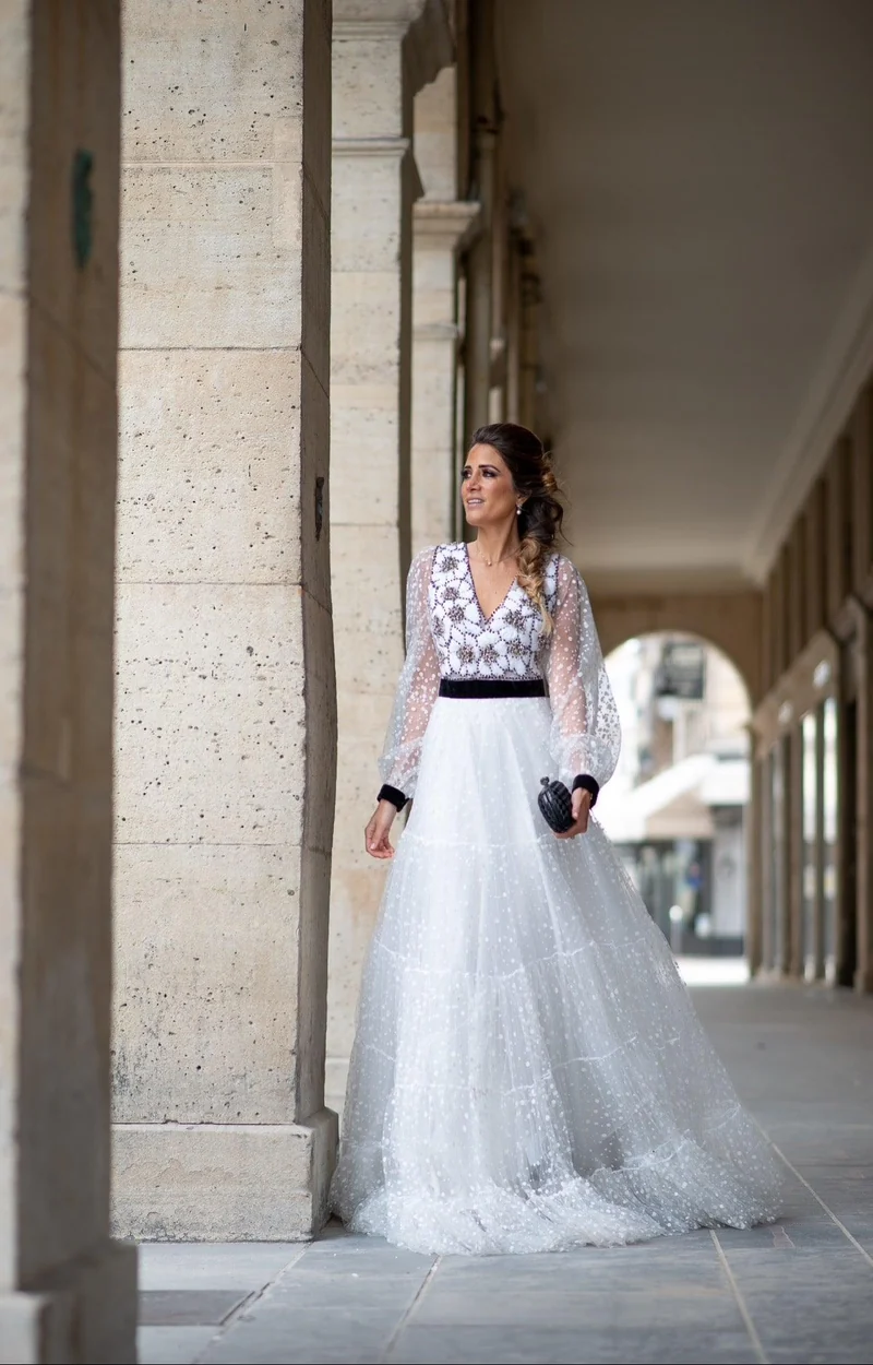 Robe Liban blanche à broderies noires