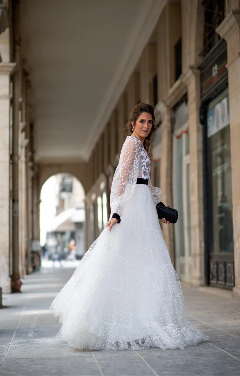 Robe Liban blanche à broderies noires