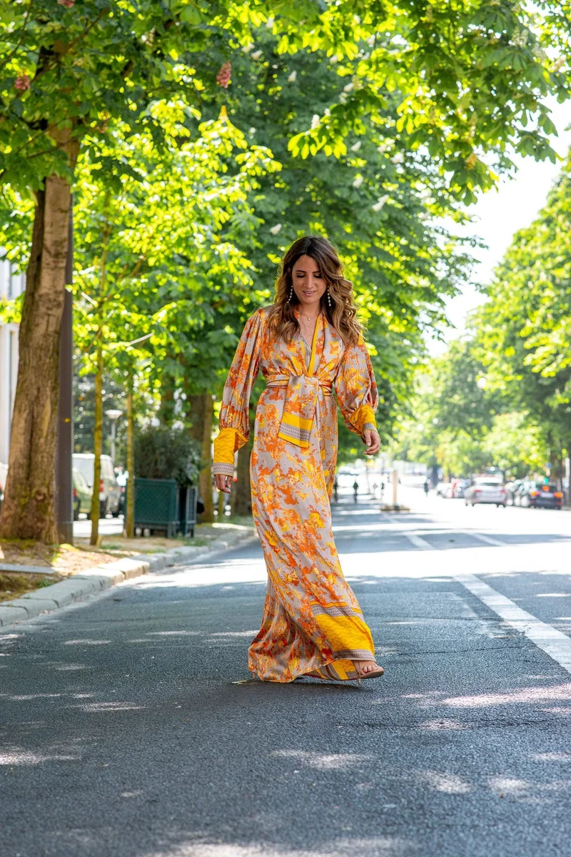 Robe longue en soie orange imprimée