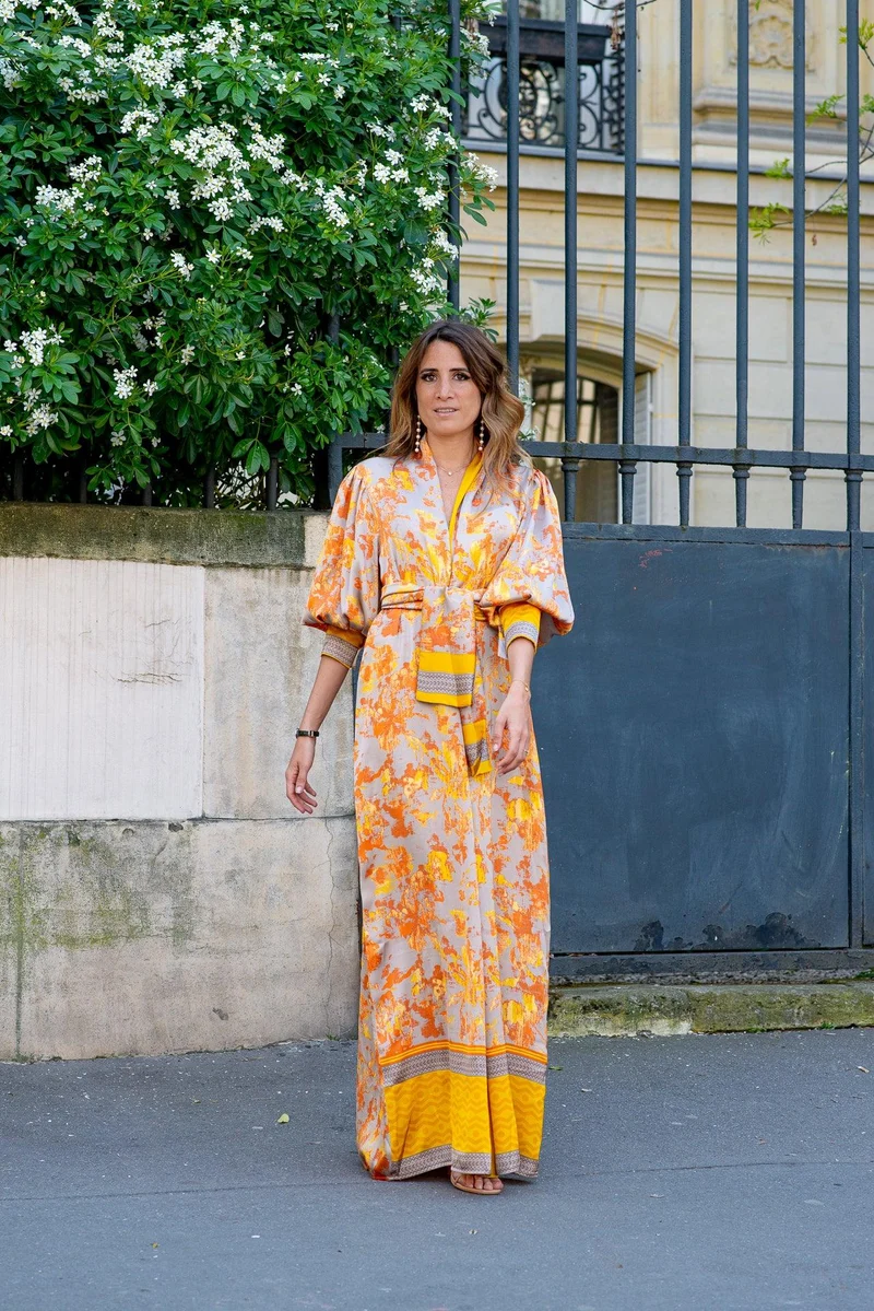 Robe longue en soie orange imprimée