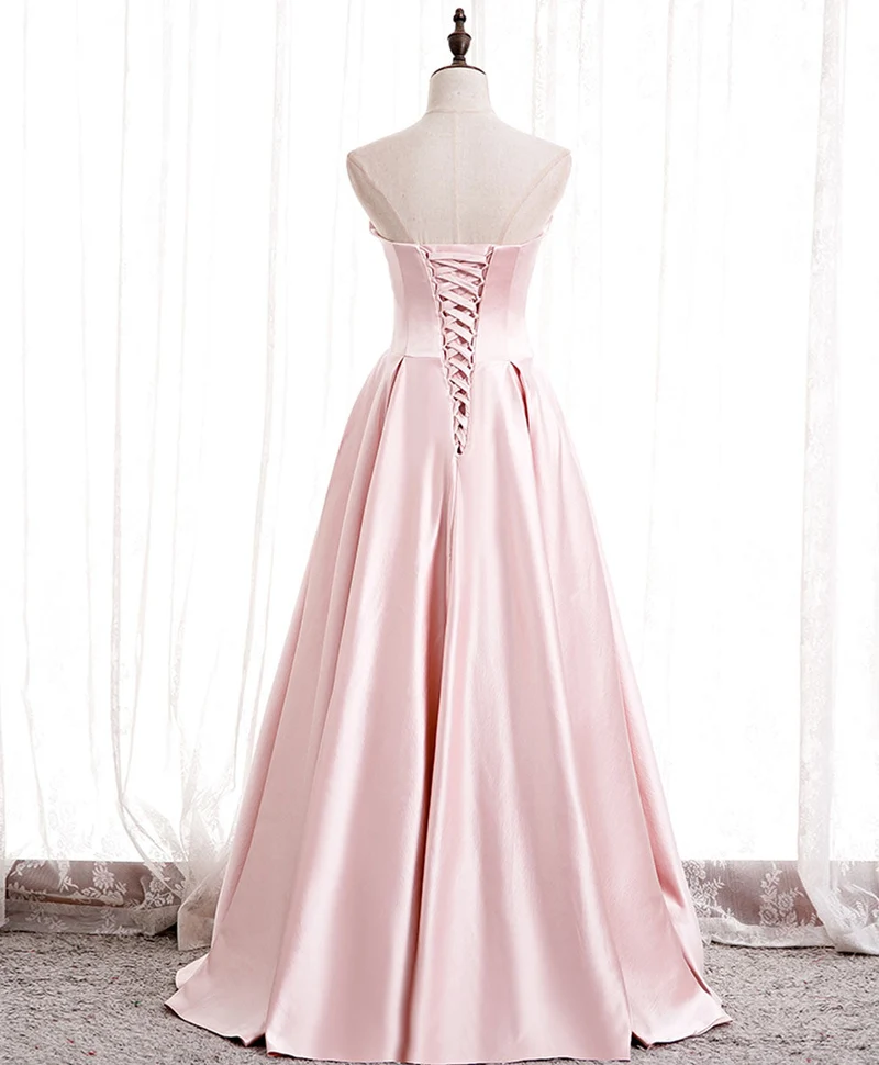 Belle robe de bal longue en satin rose simple