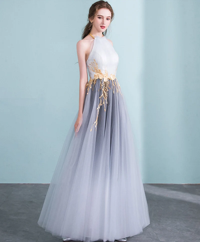 Superbe robe de soirée en tulle à col licou et dégradé gris