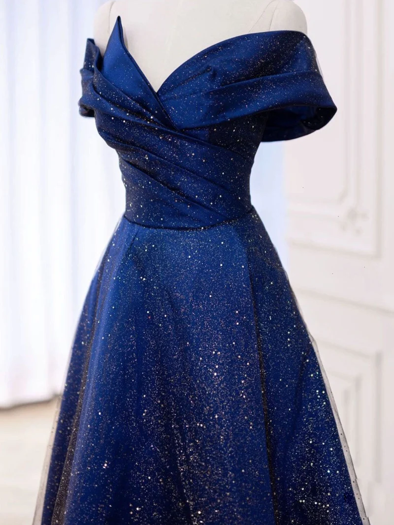 Robe de soirée longue en tulle et satin bleu foncé