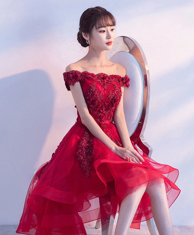 Robe de soirée courte en tulle et dentelle bordeaux