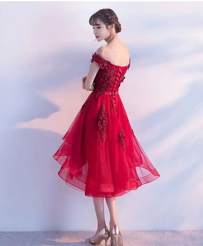 Robe de soirée courte en tulle et dentelle bordeaux