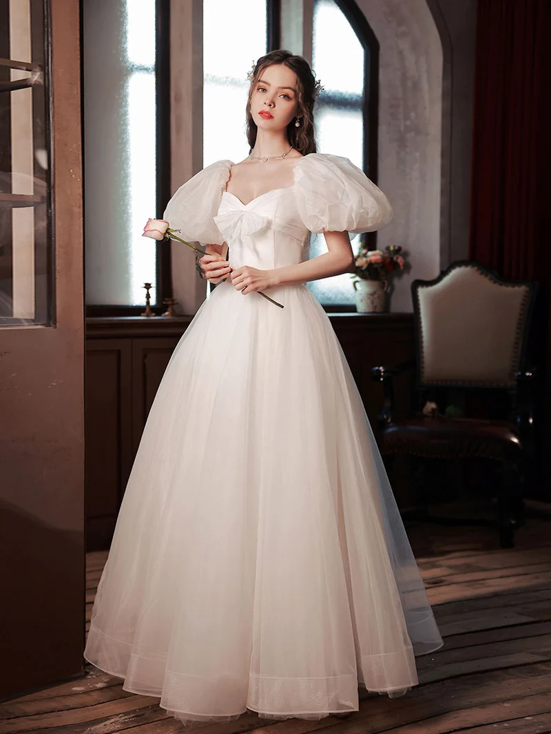 Robe de bal longue en tulle blanc à manches bouffantes, idéale pour les 16 ans