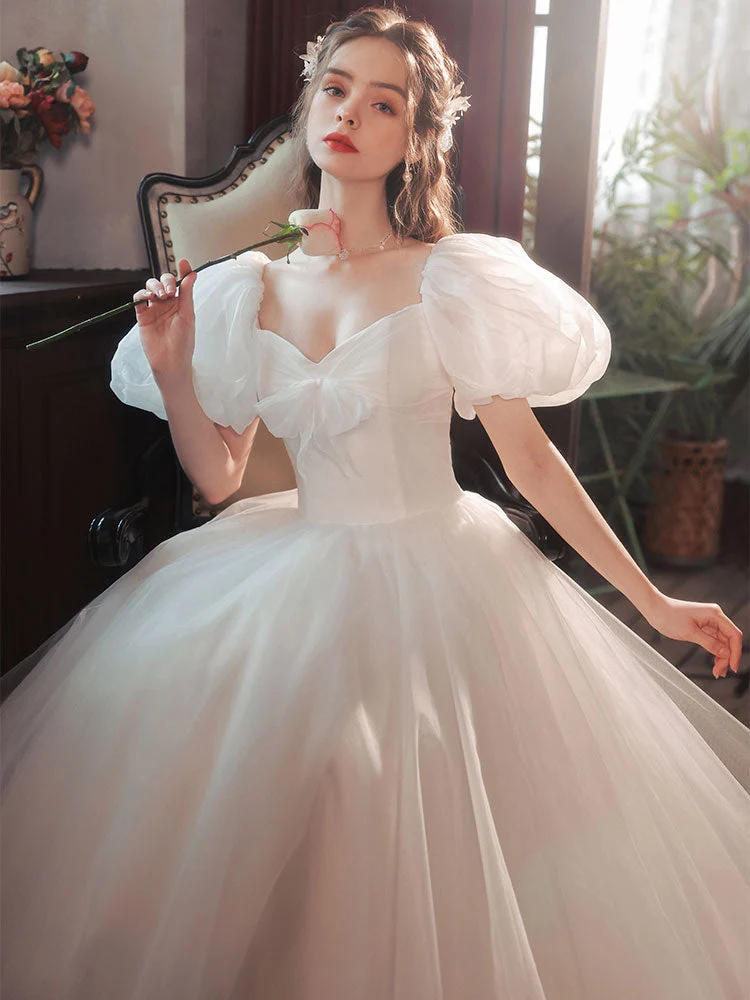 Robe de bal longue en tulle blanc à manches bouffantes, idéale pour les 16 ans