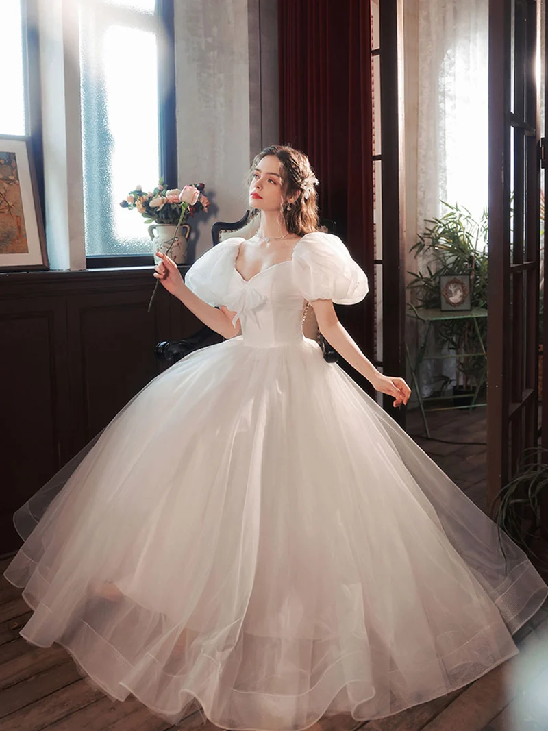 Robe de bal longue en tulle blanc à manches bouffantes, idéale pour les 16 ans